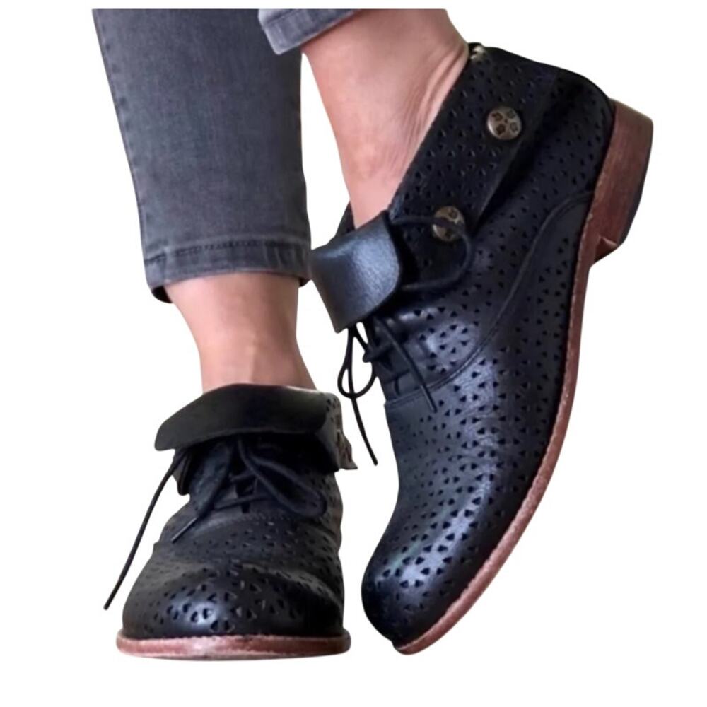 Patricia Nash Sabrina Ankle Boots Sz 8.5 Perforated Leather Magnolia Boho